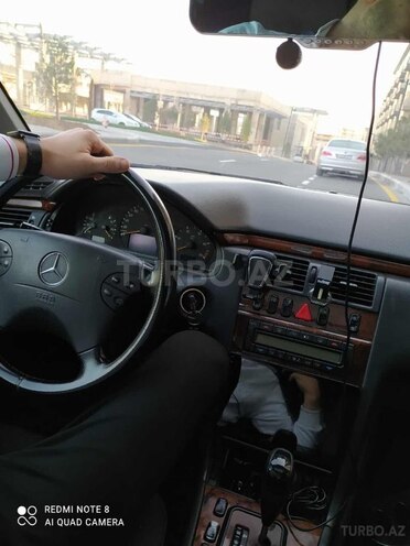 Mercedes E 220 2000, 403,000 km - 2.2 л - Bakı