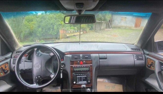 Mercedes E 240 2000, 248,000 km - 2.4 л - Astara