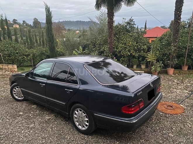 Mercedes E 240 2000, 248,000 km - 2.4 л - Astara