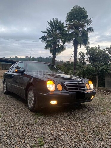 Mercedes E 240 2000, 248,000 km - 2.4 л - Astara