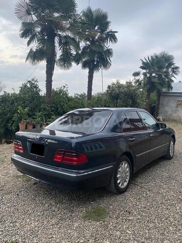 Mercedes E 240 2000, 248,000 km - 2.4 л - Astara
