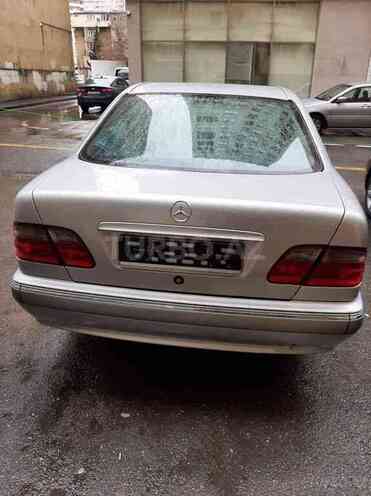 Mercedes E 240 1999, 145,000 km - 2.4 l - Bakı