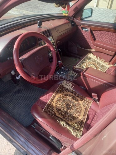 Mercedes E 220 1995, 267,319 km - 2.2 л - Gəncə