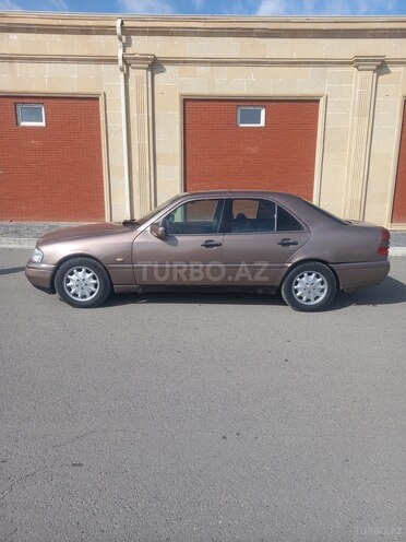Mercedes E 220 1995, 267,319 km - 2.2 л - Gəncə