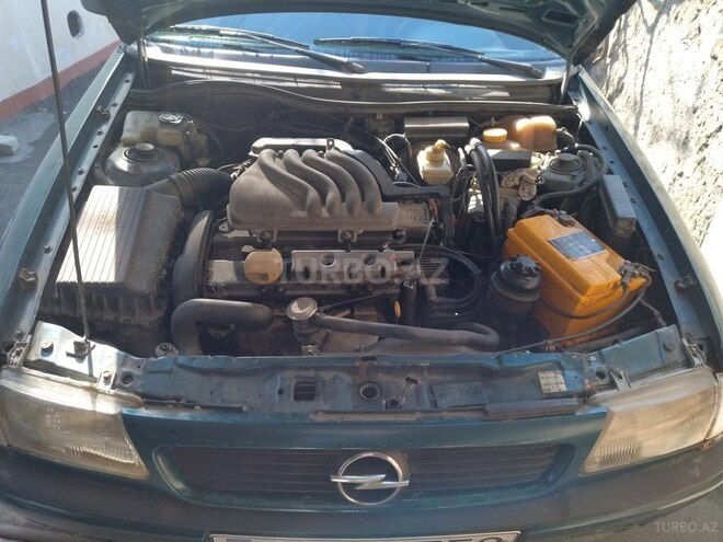 Opel Astra 1997, 450,000 km - 1.6 l - Zaqatala
