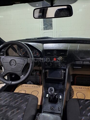 Mercedes C 220 1999, 243,000 km - 2.2 l - Bakı