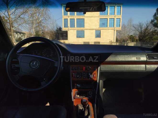 Mercedes E 200 1995, 255,555 km - 2.0 l - Saatlı