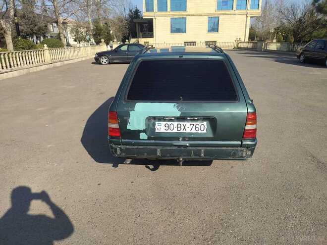 Mercedes E 200 1995, 255,555 km - 2.0 l - Saatlı