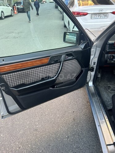 Mercedes E 220 1994, 500,250 km - 2.2 л - Bakı