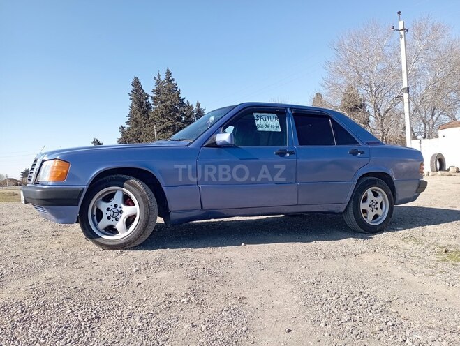 Mercedes 190 1989, 266,366 km - 2.0 l - Saatlı