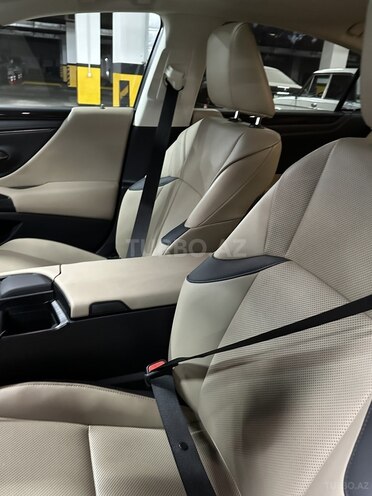 Lexus ES 300h 2021, 44,000 km - 2.5 л - Bakı