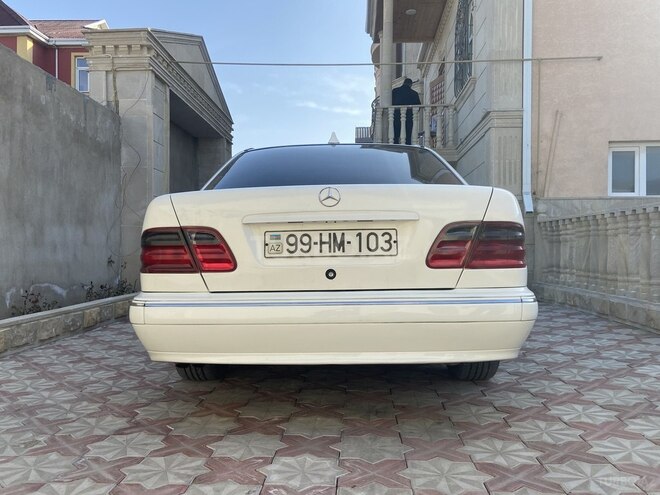 Mercedes E 220 2001, 330,000 km - 2.2 л - Bakı