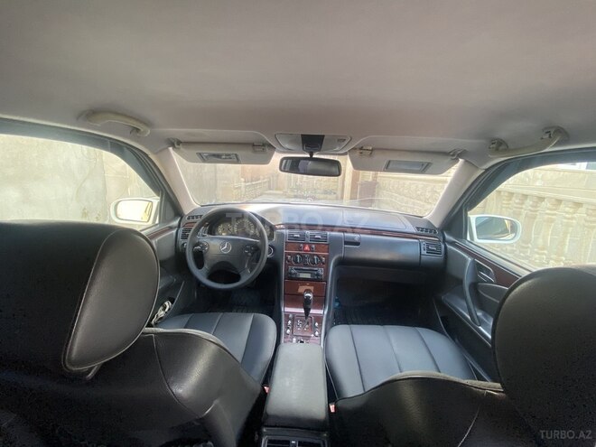 Mercedes E 220 2001, 330,000 km - 2.2 л - Bakı