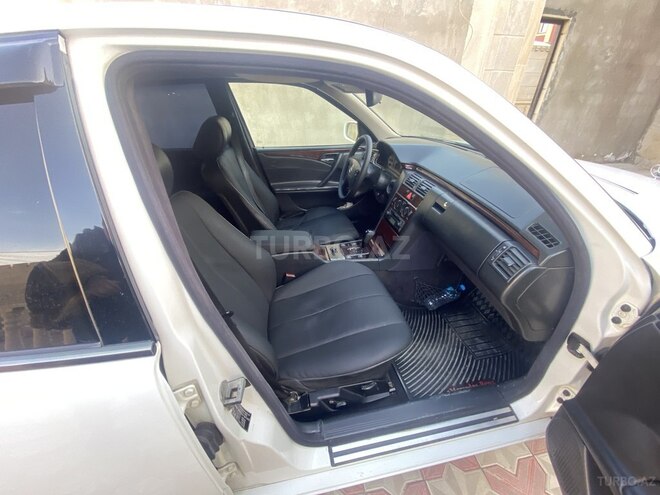 Mercedes E 220 2001, 330,000 km - 2.2 л - Bakı