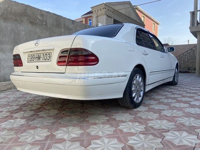 Mercedes E 220 2001, 330,000 km - 2.2 л - Bakı