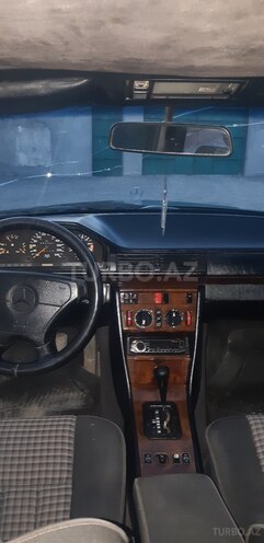 Mercedes E 220 1994, 453,880 km - 2.2 l - Beyləqan