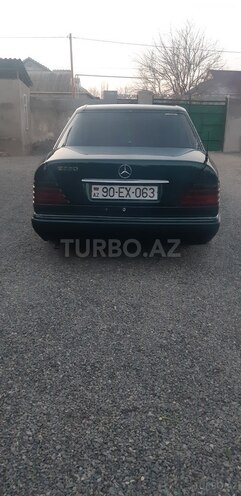 Mercedes E 220 1994, 453,880 km - 2.2 l - Beyləqan