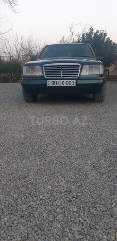 Mercedes E 220 1994, 453,880 km - 2.2 l - Beyləqan