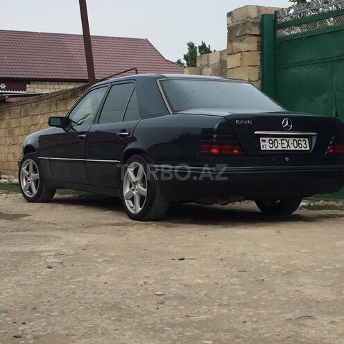 Mercedes E 220 1994, 453,880 km - 2.2 l - Beyləqan