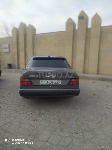 Mercedes E 200 1990, 250,000 km - 2.0 л - Yevlax