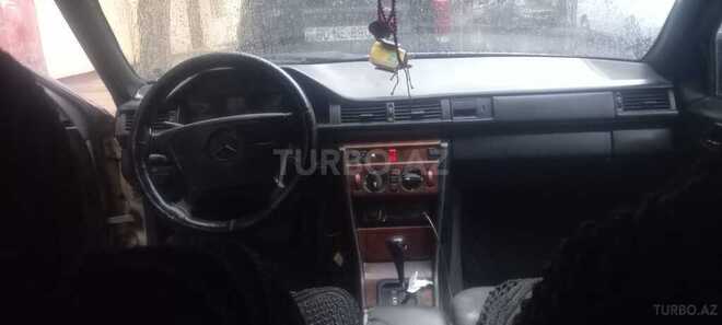Mercedes E 250 1995, 300,000 km - 2.5 l - Bakı