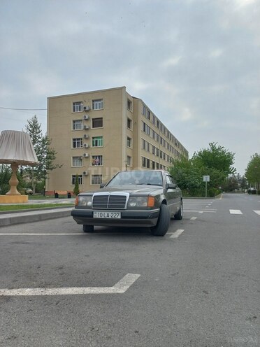 Mercedes E 200 1990, 250,000 km - 2.0 л - Yevlax