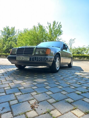 Mercedes E 200 1990, 250,000 km - 2.0 л - Yevlax
