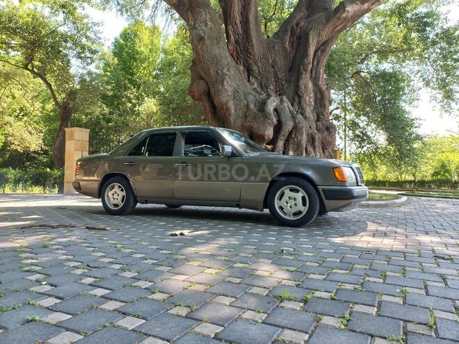 Mercedes E 200 1990, 250,000 km - 2.0 л - Yevlax