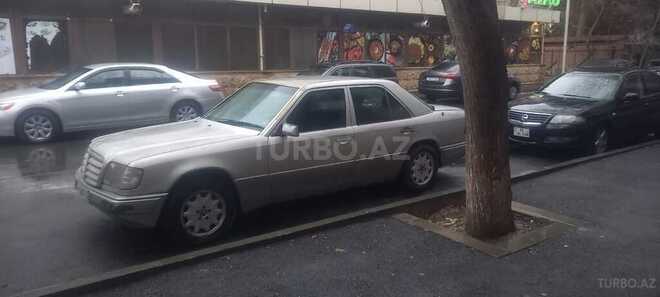 Mercedes E 250 1995, 300,000 km - 2.5 l - Bakı