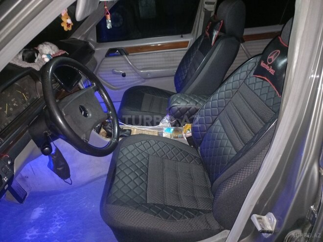 Mercedes E 200 1990, 250,000 km - 2.0 л - Yevlax