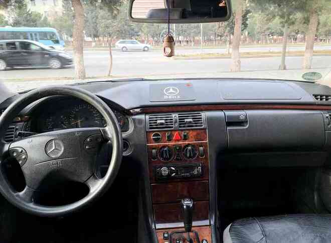 Mercedes E 220 2000, 400,000 km - 2.2 l - Sumqayıt