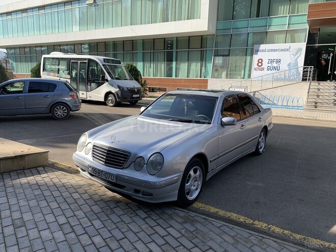 Mercedes E 280 2002, 330,000 km - 2.8 l - Tovuz