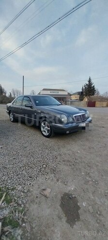 Mercedes E 240 1998, 256,777 km - 2.4 l - Masallı