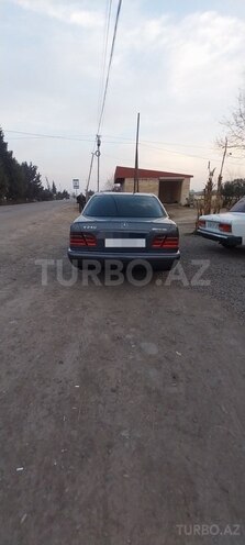 Mercedes E 240 1998, 256,777 km - 2.4 l - Masallı