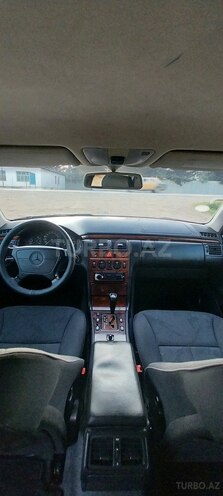 Mercedes E 240 1998, 256,777 km - 2.4 l - Masallı