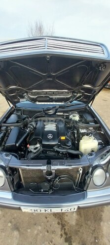 Mercedes E 240 1998, 256,777 km - 2.4 l - Masallı