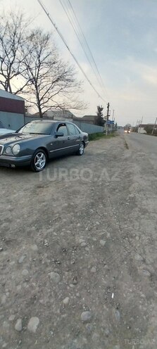 Mercedes E 240 1998, 256,777 km - 2.4 l - Masallı