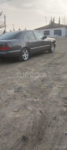 Mercedes E 240 1998, 256,777 km - 2.4 l - Masallı