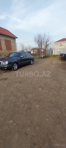 Mercedes E 240 1998, 256,777 km - 2.4 l - Masallı