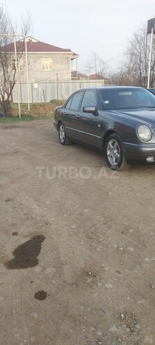 Mercedes E 240 1998, 256,777 km - 2.4 l - Masallı