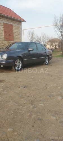 Mercedes E 240 1998, 256,777 km - 2.4 l - Masallı