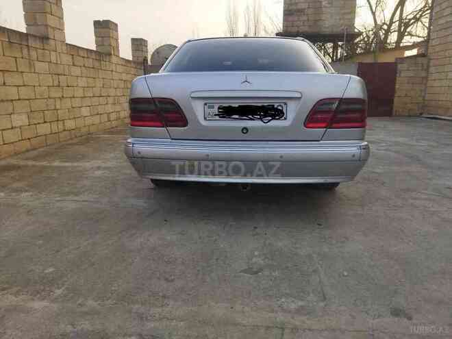 Mercedes E 220 2001, 350,000 km - 2.2 l - Bakı