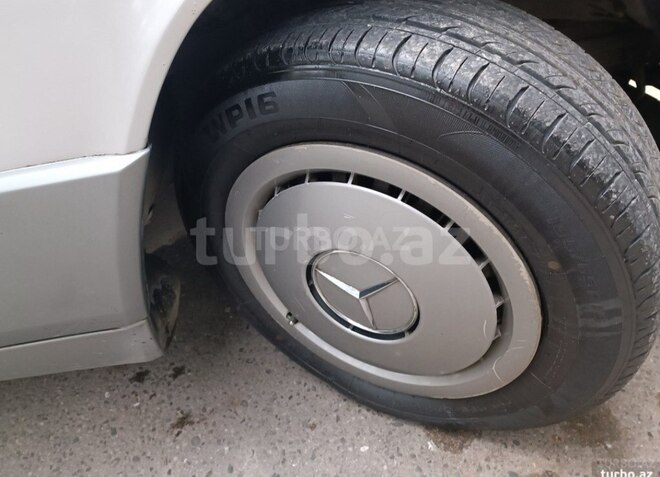 Mercedes 190 1990, 404,000 km - 2.0 л - Salyan