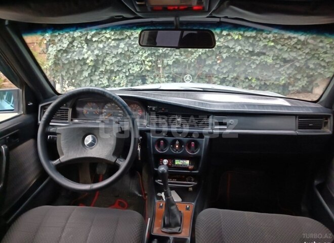 Mercedes 190 1990, 404,000 km - 2.0 л - Salyan