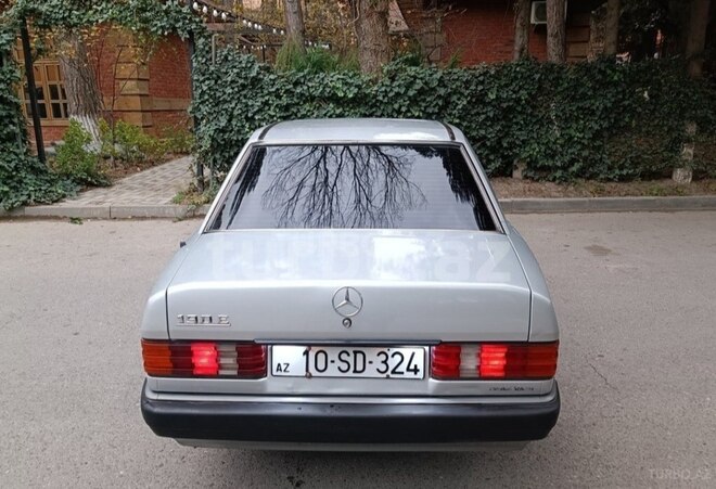 Mercedes 190 1990, 404,000 km - 2.0 л - Salyan
