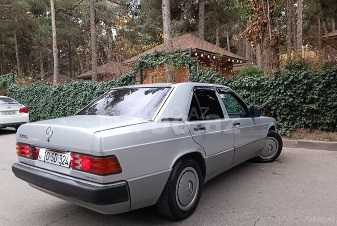 Mercedes 190 1990, 404,000 km - 2.0 л - Salyan