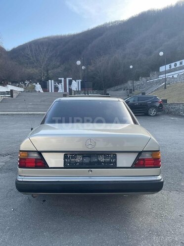 Mercedes E 200 1990, 450,000 km - 2.0 l - Şəki