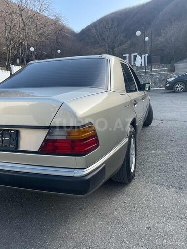 Mercedes E 200 1990, 450,000 km - 2.0 l - Şəki