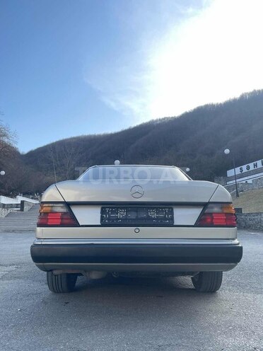 Mercedes E 200 1990, 450,000 km - 2.0 l - Şəki