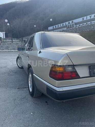 Mercedes E 200 1990, 450,000 km - 2.0 l - Şəki